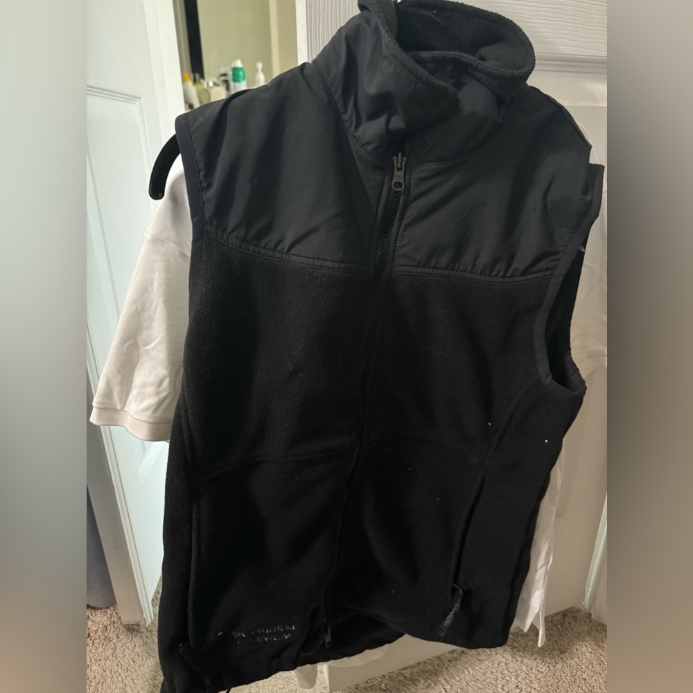 Columbia Women’s vest - black size small